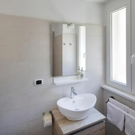 Quiet Boutique Garage Nearby - Le Bicocche Di Joyce - *