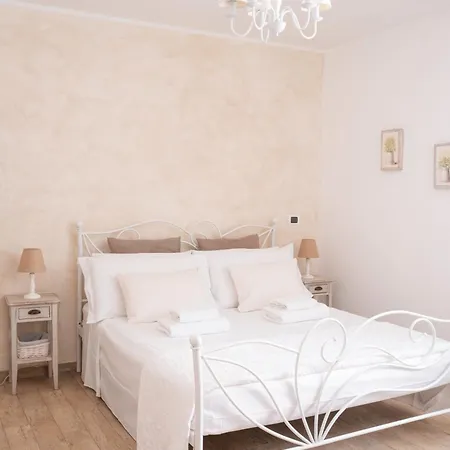 Quiet Boutique Garage Nearby - Le Bicocche Di Joyce - Apartamento *