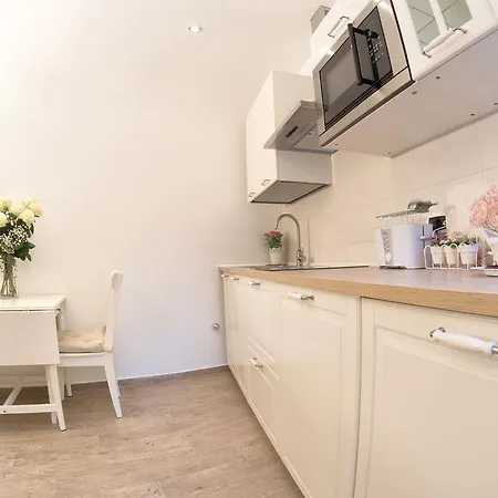 Apartamento Quiet Boutique Garage Nearby - Le Bicocche Di Joyce -