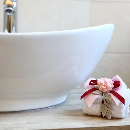 Quiet Boutique Garage Nearby - Le Bicocche Di Joyce - *